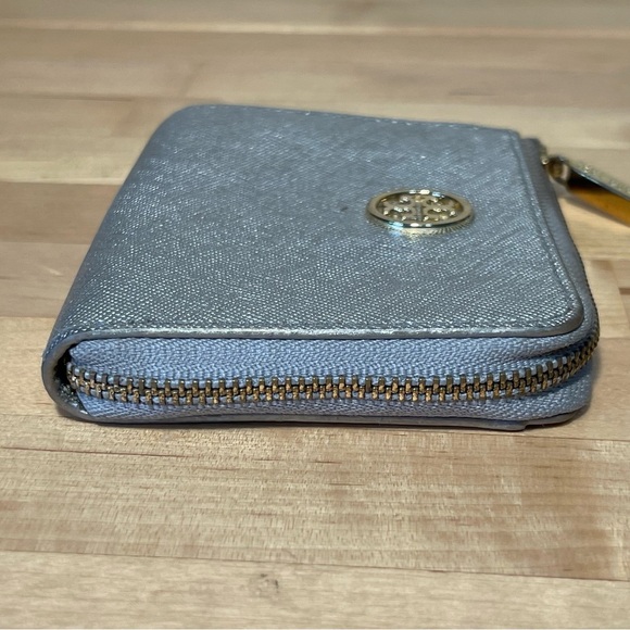 Tory Burch Zipper Around Silver-tone leather mini Pouch - Picture 4 of 9